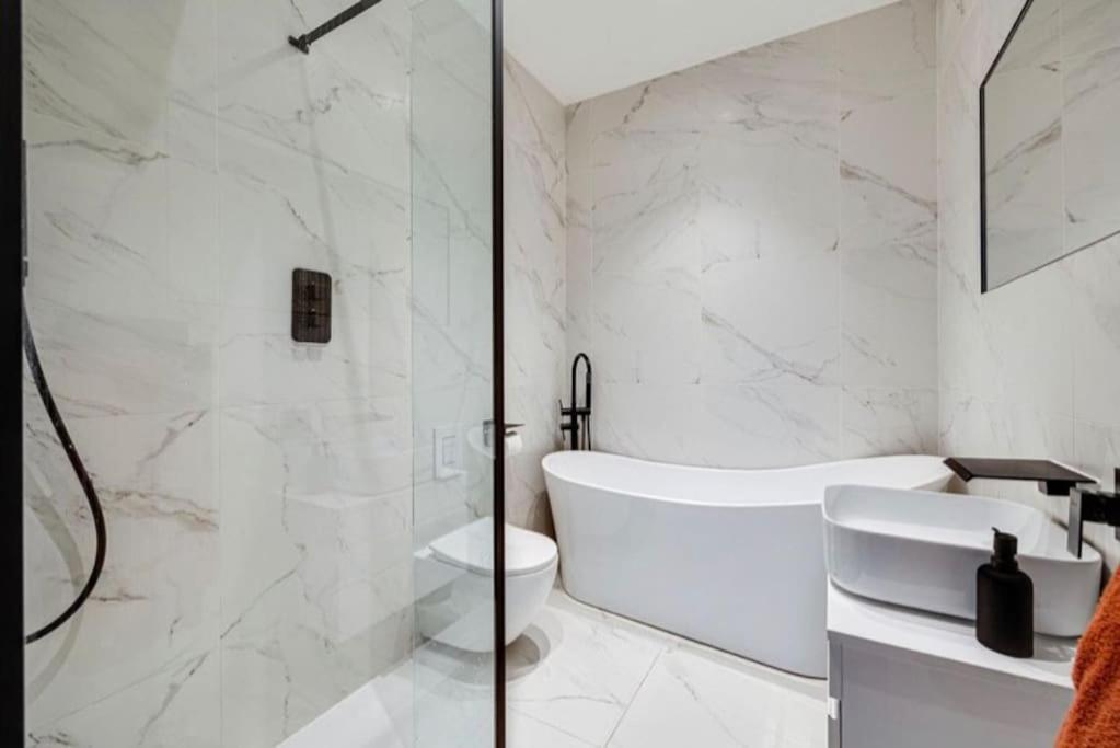 Luxury Apartment: City Centre, Stylish, Modern Chester Exterior photo